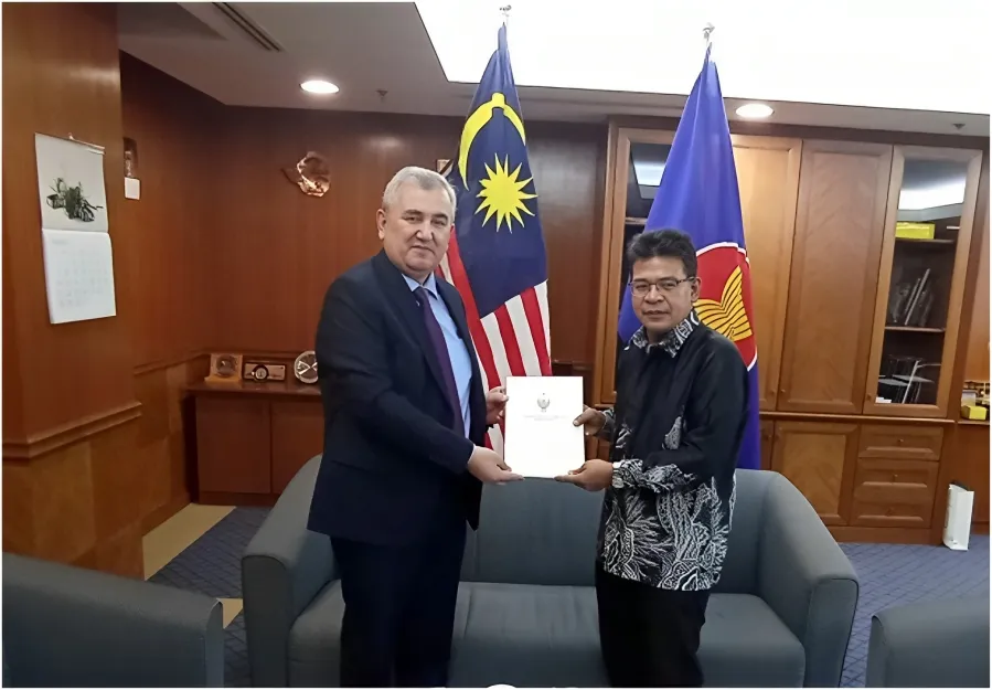 Новый посол Узбекистана вручил копии верительных грамот МИД Малайзии