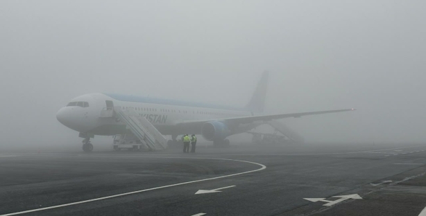 Тошкентда қалин туман сабаб бир қатор самолётлар пойтахтдаги аэропортга кўнолмади
