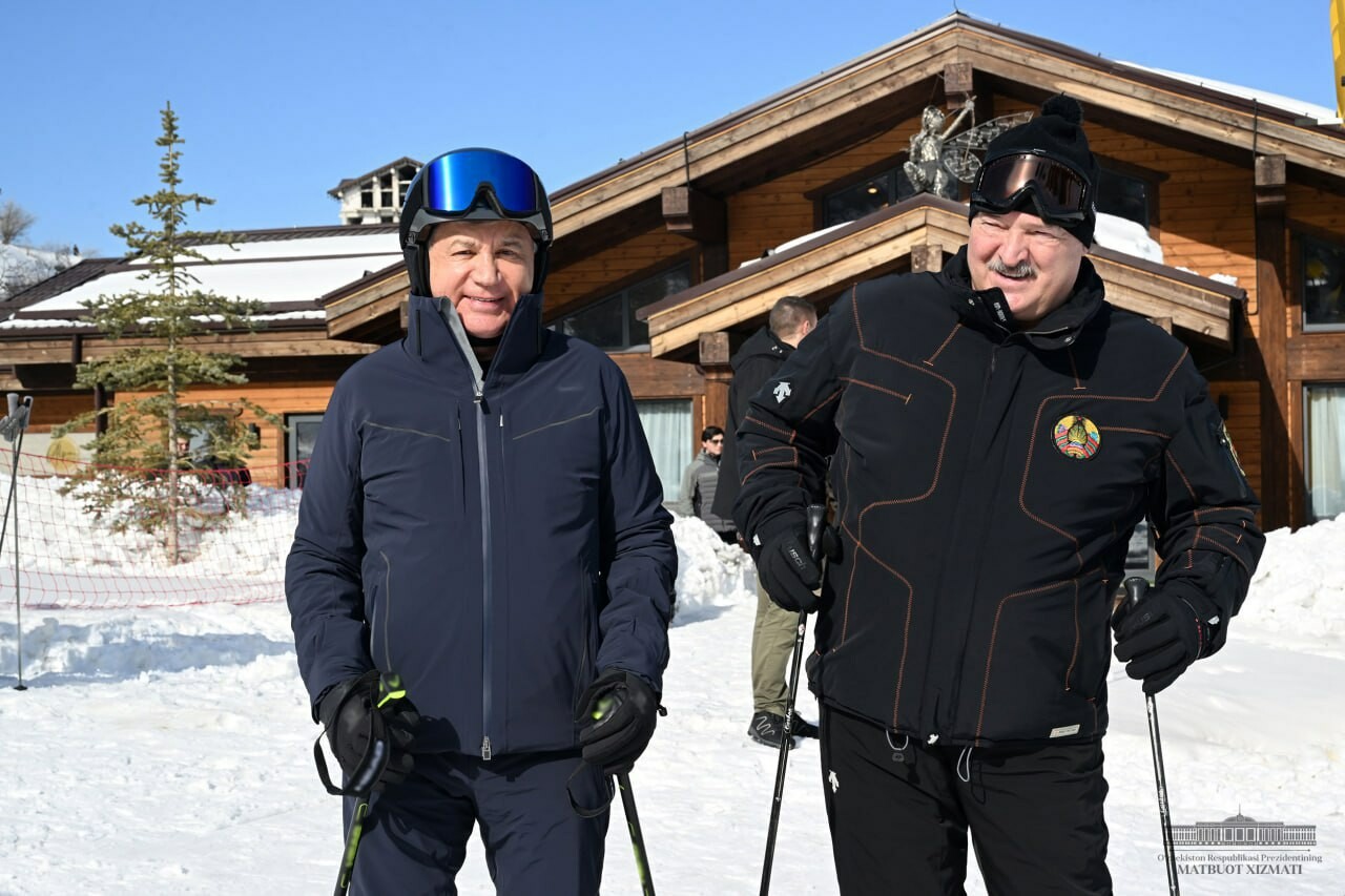 Шавкат Мирзиёев и Александр Лукашенко покатались на лыжах в «Амирсое» — видео