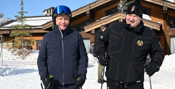 Шавкат Мирзиёев и Александр Лукашенко покатались на лыжах в «Амирсое» — видео