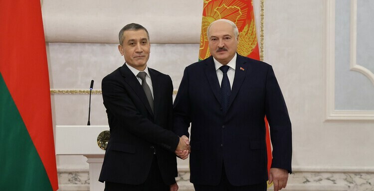 Посол Узбекистана вручил верительные грамоты президенту Беларуси