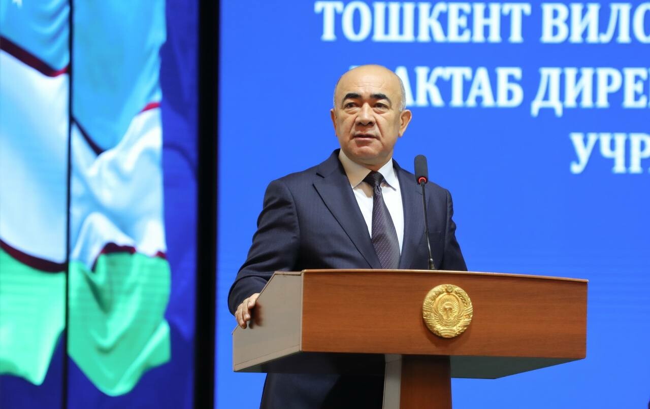 Хоким Ташкентской области пообещал 300 млн сумов школе, которая откажется от пользования телефонами — видео