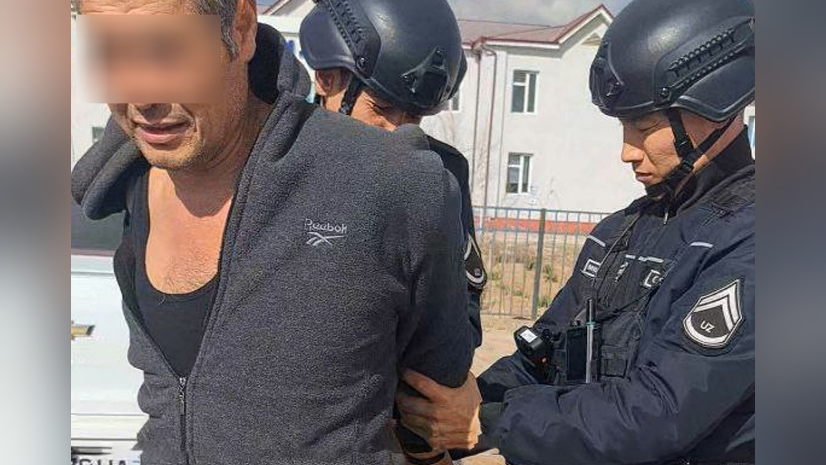 В Каракалпакстане задержан пьяный мужчина, пришедший в школу с топором