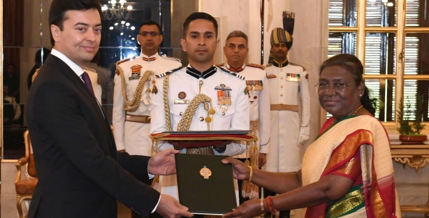 Новый посол Узбекистана вручил верительные грамоты президенту Индии