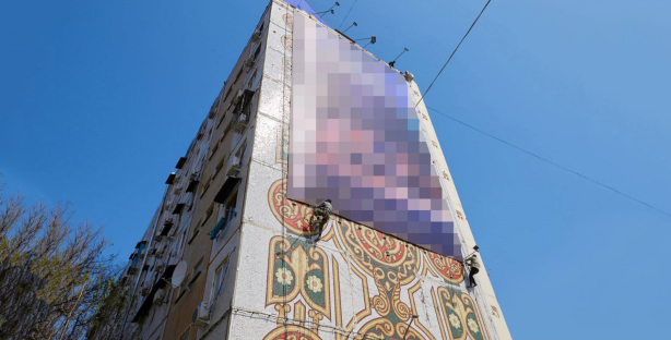 В Ташкенте демонтируют рекламные баннеры со зданий с мозаиками