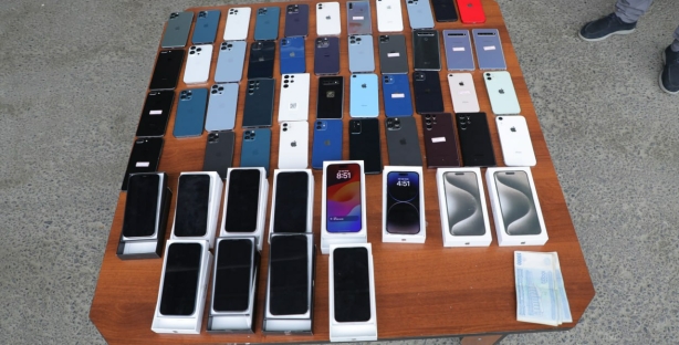 В Намангане задержан гражданин, пытавшийся незаконно ввезти 55 телефонов iPhone и Samsung