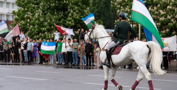 Конный парад в честь Дня памяти и почестей в Ташкенте — фоторепортаж