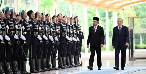 В Ташкенте состоялась встреча Шавката Мирзиёева и премьер-министра Малайзии — фото