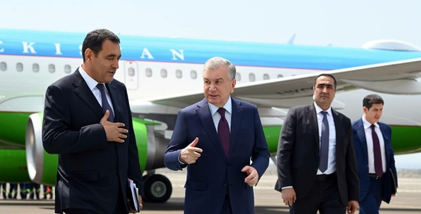 Президент приземлился в аэропорту Коканда, который впервые в истории принял крупный самолет
