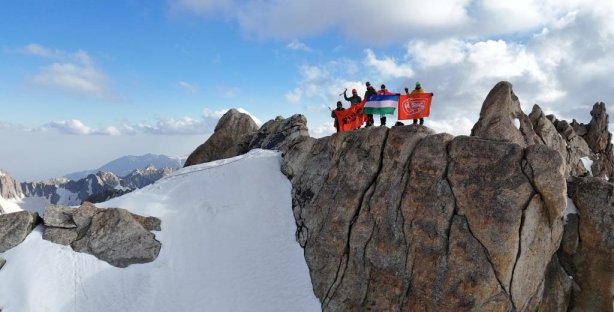 Отечественные альпинисты впервые поднялись на высшую точку Узбекистана