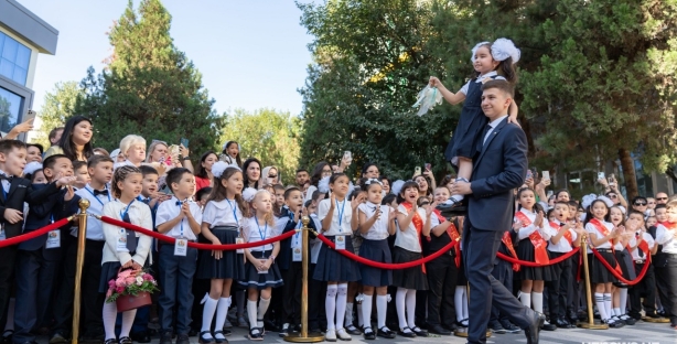 В школах Узбекистана прозвенел первый звонок – фоторепортаж