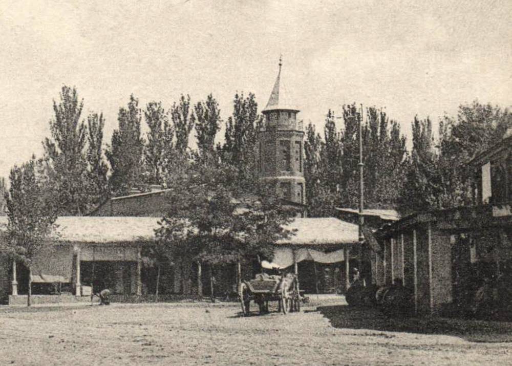 Источник: Tashkent Retrospective. Почтовая карточка. №38. Фруктовый базар и мечеть. 